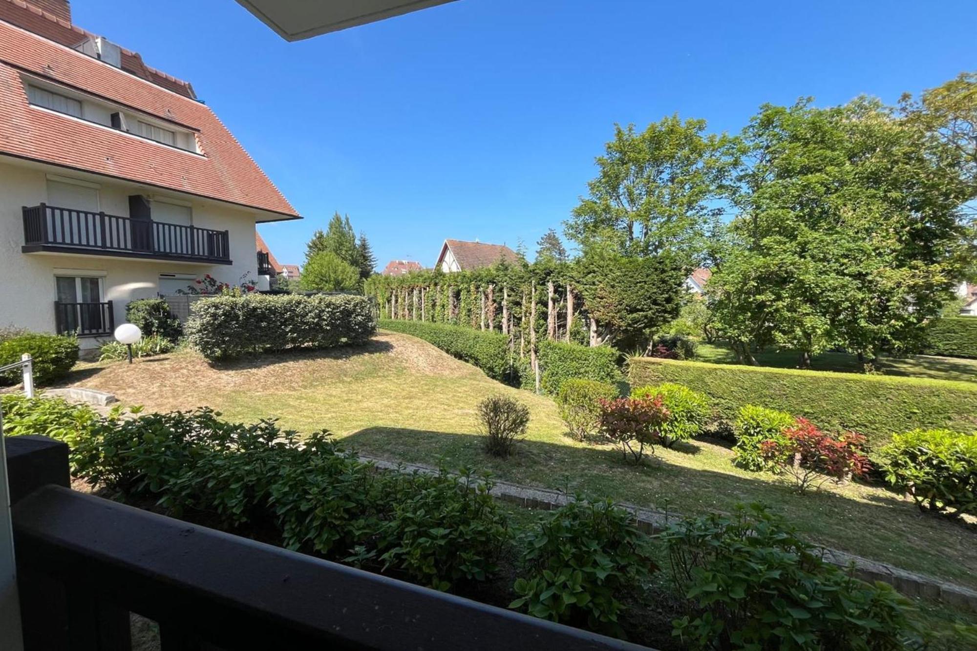 37m With Terrace And Garden Near The Sea Appartement Cabourg